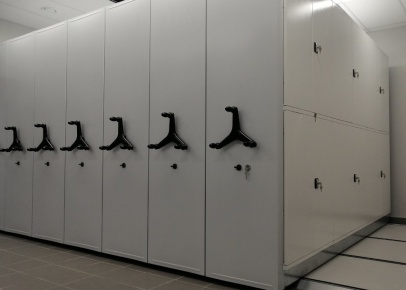 Мобильный стеллаж с дверями серия Л