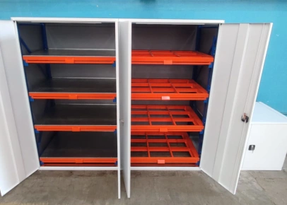 Стеллажи с выдвижными решетчатыми поддонами