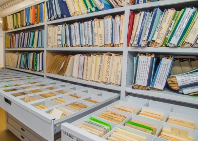 стеллаж архивный с выдвижными ящиками для картотеки