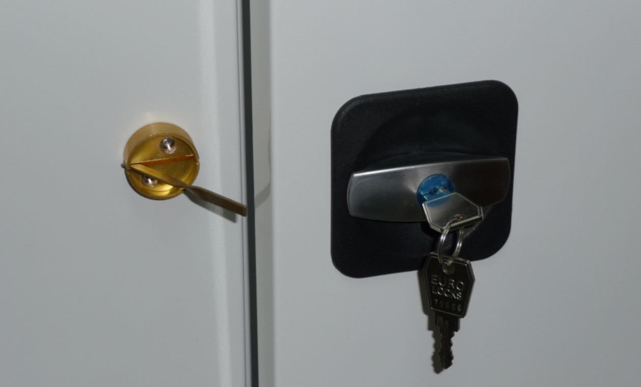 Опечатывающие плашки