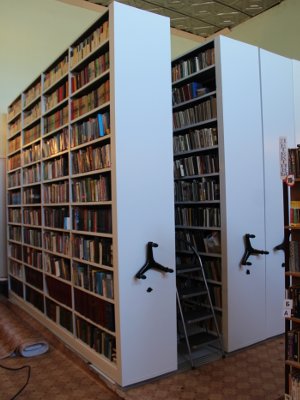 Мобильные стеллажи для книгохранилища
